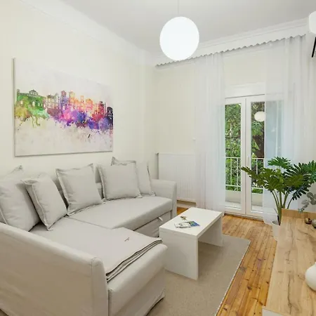 Trentatre, Nilie Hospitality Mgmt