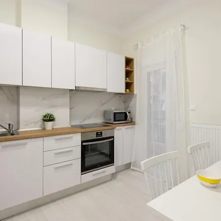 Trentatre, Nilie Hospitality Mgmt * سالونيك