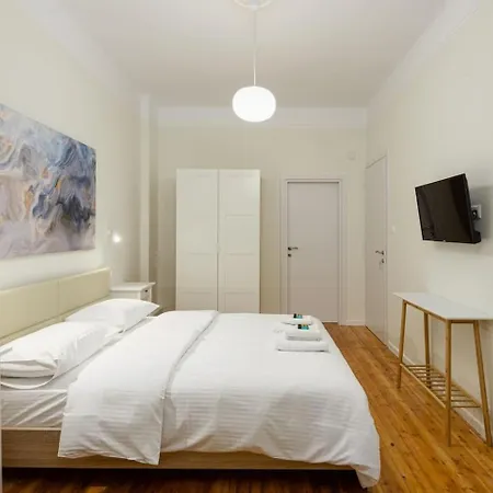 Trentatre, Nilie Hospitality Mgmt سالونيك