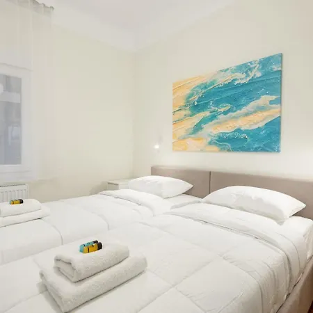 Trentatre, Nilie Hospitality Mgmt شقة