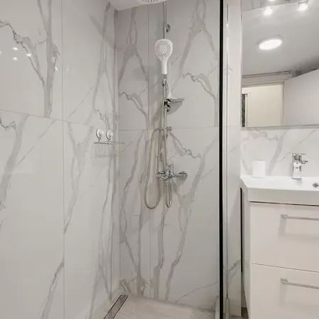 Trentatre, Nilie Hospitality Mgmt